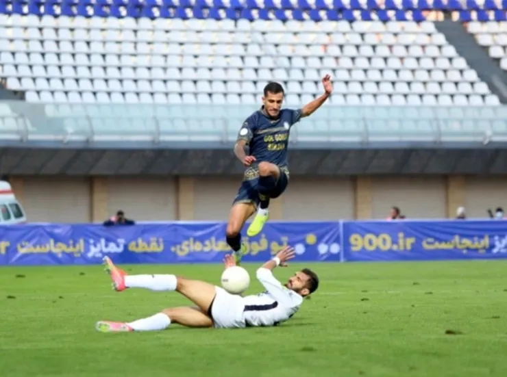 روشن: نگفتم بازیکنان استقلال در حد لیگ یک هستند