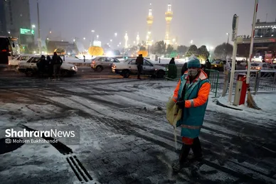 بارش برف زمستانی در حرم مطهر رضوی