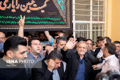 عکس‌هایی از پزشکیان و جلیلی پای صندوق رای در مرحله دوم انتخابات
