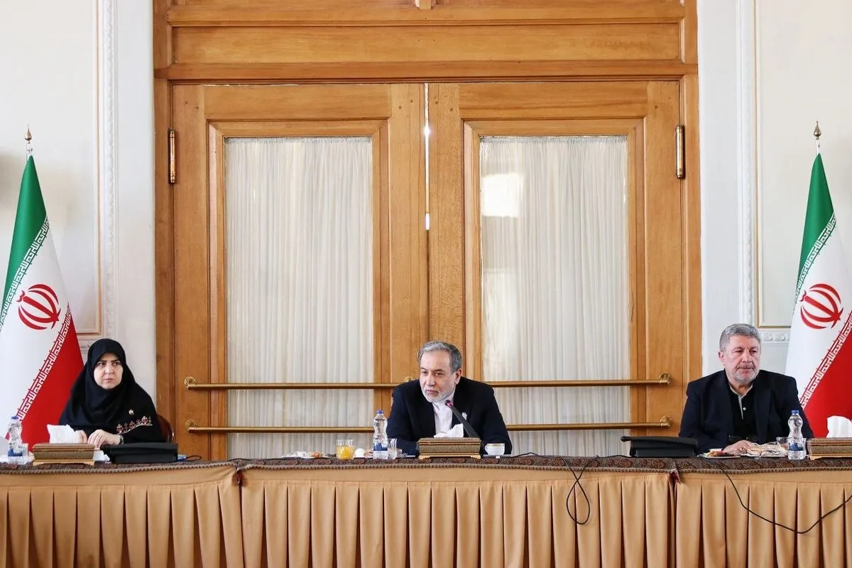عراقچی در نشست ارکان اطلاع رسانی دولت: رسانه‌ها نقش کلیدی در روایت حقیقی دفاع ایرانیان در برابر دشمن دارند