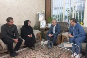 معاون پارلمانی رئیس&zwnj;جمهور در دیدار با خانواده شهید الداغی: زندگینامه شهید باید مکتوب شود