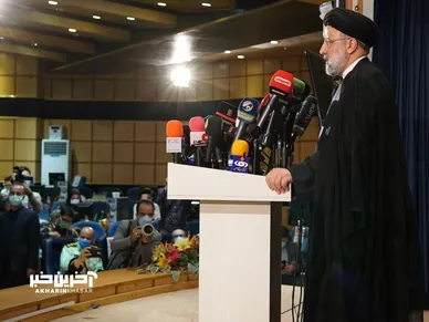 تصاویری از لحظه ثبت نام رئیس جمهور شهید در انتخابات ریاست جمهوری ۱۴۰۰