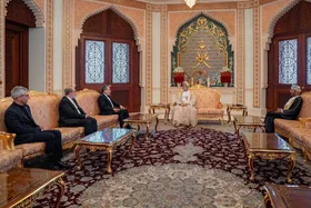 دیدار وزیر امور خارجه ایران با سلطان عمان | تأکید عراقچی بر ایجاد سازوکار امنیت دسته&zwnj;جمعی منطقه&zwnj;ای عاری از مداخله خارجی (یکشنبه، ۶ اردیبهشت ۱۴۰۵) + فیلم