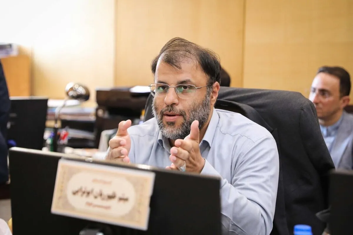 دبیر کمیسیون اقتصادی مجلس: سهمیه‌بندی و بازاری‌سازی، قیمت بنزین را به ۵۰ تا ۷۰ هزار تومان می‌رساند