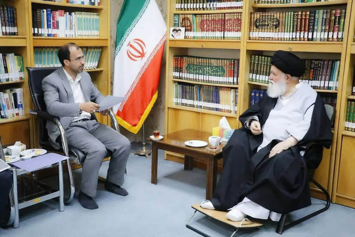 آیت‌الله علم‌الهدی: همه تلاش کنند استان امام رضا(ع) بیکار و فقیر نداشته باشد | لزوم تقویت ارتباط مدیران با رسانه‌ها