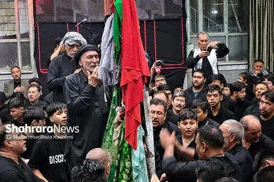 عکس‌هایی از مراسم علم‌کِشی مهاجران افغانستانی در مشهد (۲۳ تیرماه ۱۴۰۳)