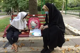مهر معلم ایرانی به دانش&zwnj;آموز افغانستانی که گوشی هوشمند نداشت