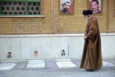 گزارش تصویری | حضور رهبر معظم انقلاب در مرقد مطهر بنیان‌گذار کبیر جمهوری اسلامی ایران و مزار شهدای نظام و دفاع مقدس (۱۱ بهمن ۱۴۰۳)