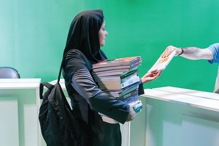 دخترک کتاب‌فروش!