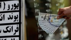 بزرگ&zwnj;ترین ریزش دلار در دهه ۹۰ در آستانه انتخابات آمریکا