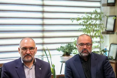 میزگرد بررسی حوادث خیابان وکیل آباد