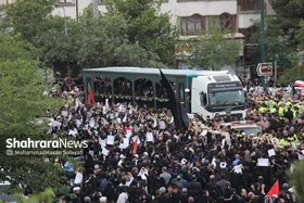 خبرنگار شبکه تی&zwnj;آرتی: حضور این جمعیت در مراسم تشییع رئیس جمهور ایران در مشهد باور کردنی نیست