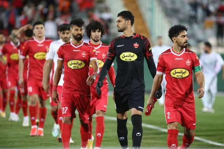 پرسپولیس با شرایط عجیب بازیکن می‌گیرد!