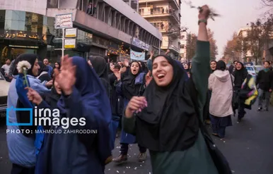 ۸ آذر ۱۳۷۶ روزی که ایران خندید