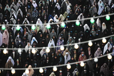 اقامه نماز عید فطر در حرم مطهر رضوی‎