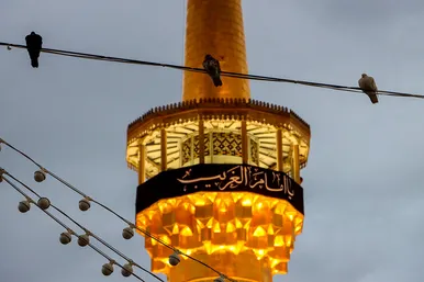 آئین اذن عزای حسینی و تعویض پرچم گنبد حرم مطهر رضوی