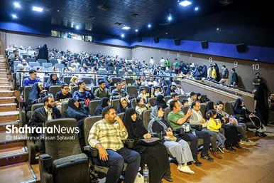 اکران مردمی فیلم سینمایی آپاراتچی با حضور عوامل در مشهد
