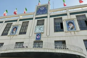 لوح تقدیر جایزه ملی محیط زیست به شهرداری مشهد رسید
