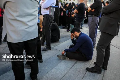 تشرف زائران و مجاوران رضوی به حرم امام رئوف در روز زیارتی آن حضرت