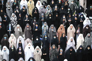 اقامه نماز عید فطر در حرم مطهر رضوی‎