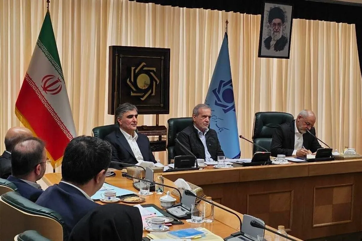 حضور سرزده پزشکیان در بانک مرکزی