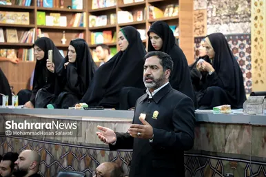 عرض ارادت قهرمانان ورزش ایران در حرم مطهر رضوی