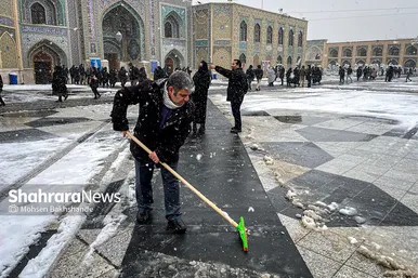 بارش اولین برف پاییزی در حرم مطهر رضوی