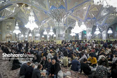 گزارش تصویری | ضیافت افطار در حرم مطهر رضوی