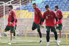 پرتاب برف پرسپولیس را محروم می&zwnj;کند؟
