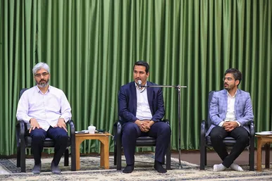 دیدار مسئولان و خبرنگاران شهرآرا با امام جمعه مشهد