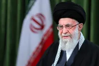 رهبر انقلاب اسلامی: در ۲۲ بهمن با نشان‌دادن اراده و ایستادگی خود، دشمن را مأیوس کنید + فیلم