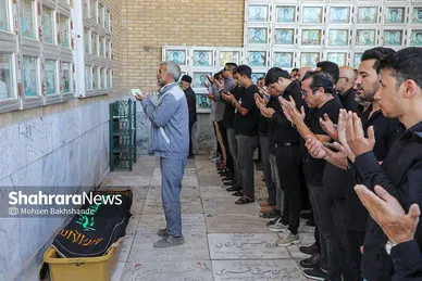 عکس‌هایی از تشییع پیکر پدر خداداد عزیزی در مشهد