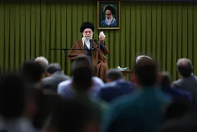 رهبر انقلاب: کار بزرگ انقلاب برای دانشگاه، هویت&zwnj;بخشی به آن و ملت ایران بود | آمریکا از ۲۰ سال پیش ضعیف&zwnj;تر شده است