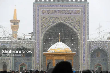 گزارش تصویری | یک روز برفی در حرم مطهر امام رضا(ع) - ۲۱ بهمن ۱۴۰۳