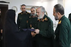 دیدار جانشین فرمانده کل سپاه با خانواده سردار شهید سلطانی