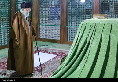 گزارش تصویری | حضور رهبر انقلاب اسلامی در حرم مطهر حضرت امام خمینی (ره)