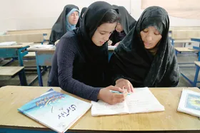مهاجران افغانستانی می&zwnj;توانند با برگه تردد در کلاس&zwnj;های سوادآموزی شرکت کنند
