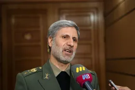 وزیر دفاع در خانه شهید فخری&zwnj;زاده: تنها خواسته همسر شهید ادامه دادن راه او بود