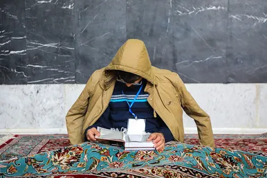 آیین معنوی اعتکاف در حرم امام رضا (ع)