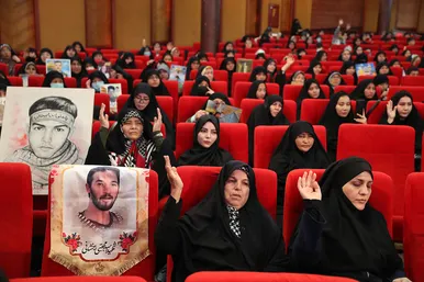 مراسم رونمایی از تقریظ رهبر انقلاب بر کتاب 