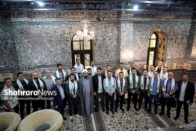 عرض ارادت قهرمانان ورزش ایران در حرم مطهر رضوی