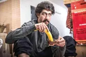 بهرام افشاری از بازیگر مهمان سریال پایتخت تا صحنه‌گردان اصلی | جنگی بیمه، گنگستر بیمه!