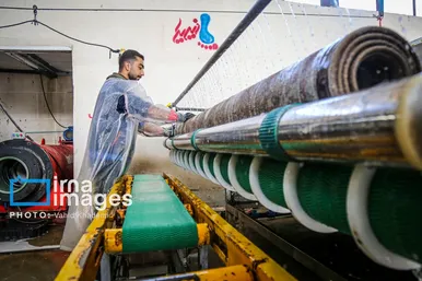 عکس‌هایی از یک کارگاه قالیشویی در آستانه نوروز