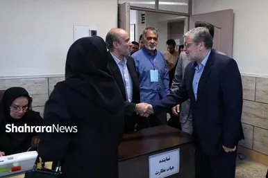 عکس‌هایی از بازدید شهردار مشهد از شعب اخذ رای در سطح شهر