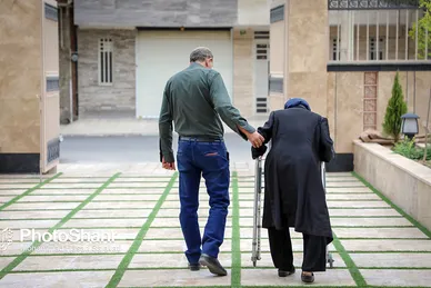 واکسیناسیون سالمندان بالای ۸۰ سال در مشهد
