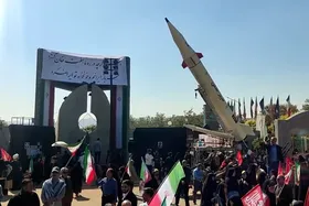 تشکیل بزرگترین زنجیره انسانی جان فدا توسط دانشجویان در دانشگاه فردوسی مشهد  + فیلم