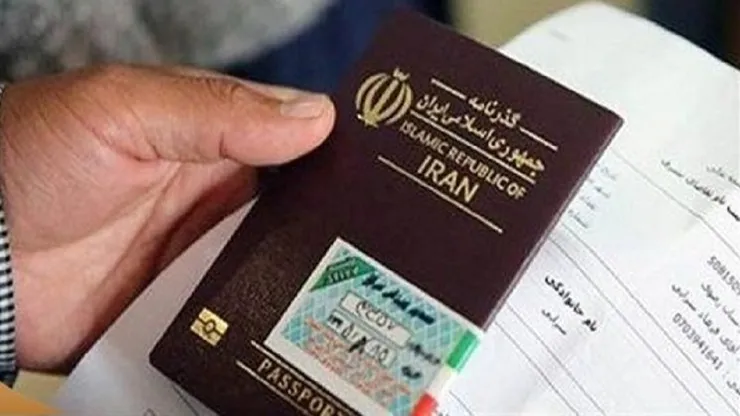 تمدید گذرنامه‌ زائران اربعین همزمان با برگزاری نماز جمعه مشهد مقدس+ فیلم