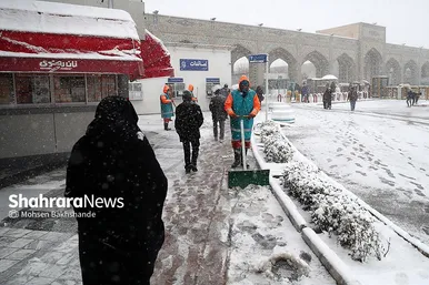 گزارش تصویری | خدمات دهی نیروهای شهرداری مشهد در روزهای برفی