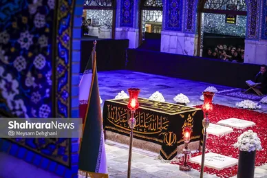 گزارش تصویری | مزار مطهر رهبر شهید انقلاب اسلامی در رواق دارالذکر حرم مطهر رضوی