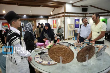 عکس‌هایی از کارگاه هنرهای تجسمی «ایران من»